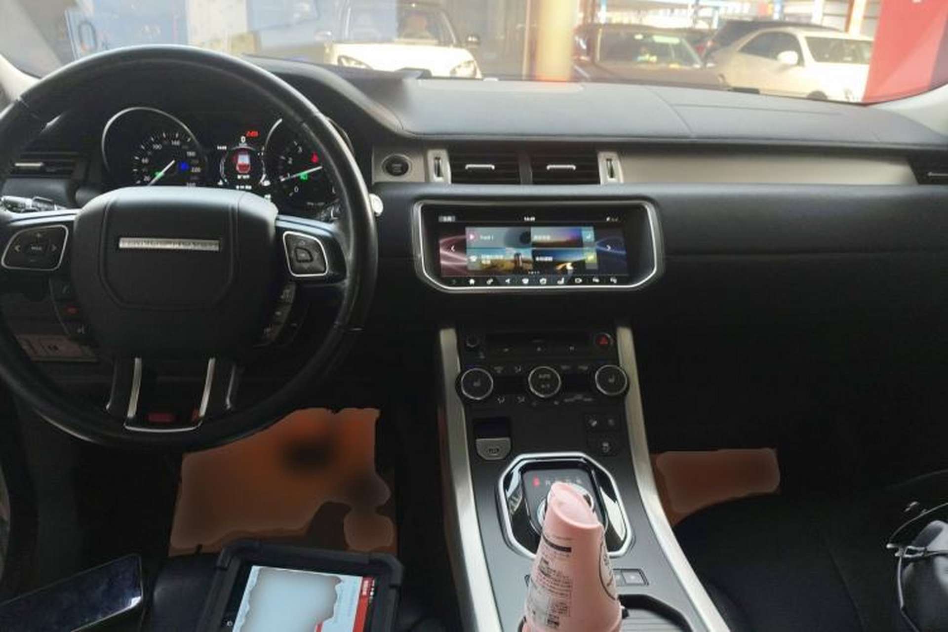 Used Land Rover Range Evoque 2018 240 PS SE Smart Brilliance Edition Center Console