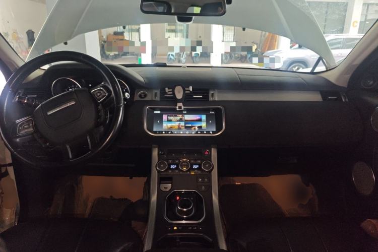 Used Land Rover Range Evoque 2018 240 PS SE Smart Brilliance Edition Center Console