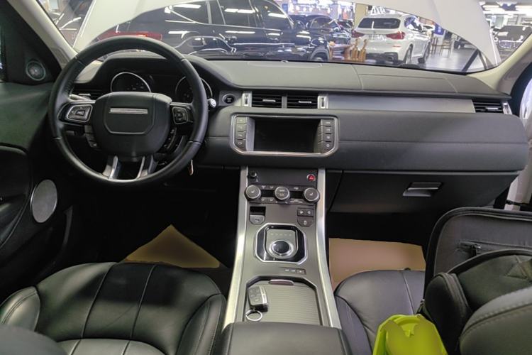 Used Land Rover Range Evoque 2018 240PS PURE Style Edition Center Console