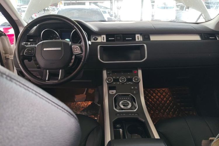 Used Land Rover Range Evoque 2018 240 PS SE Smart Brilliance Edition Center Console