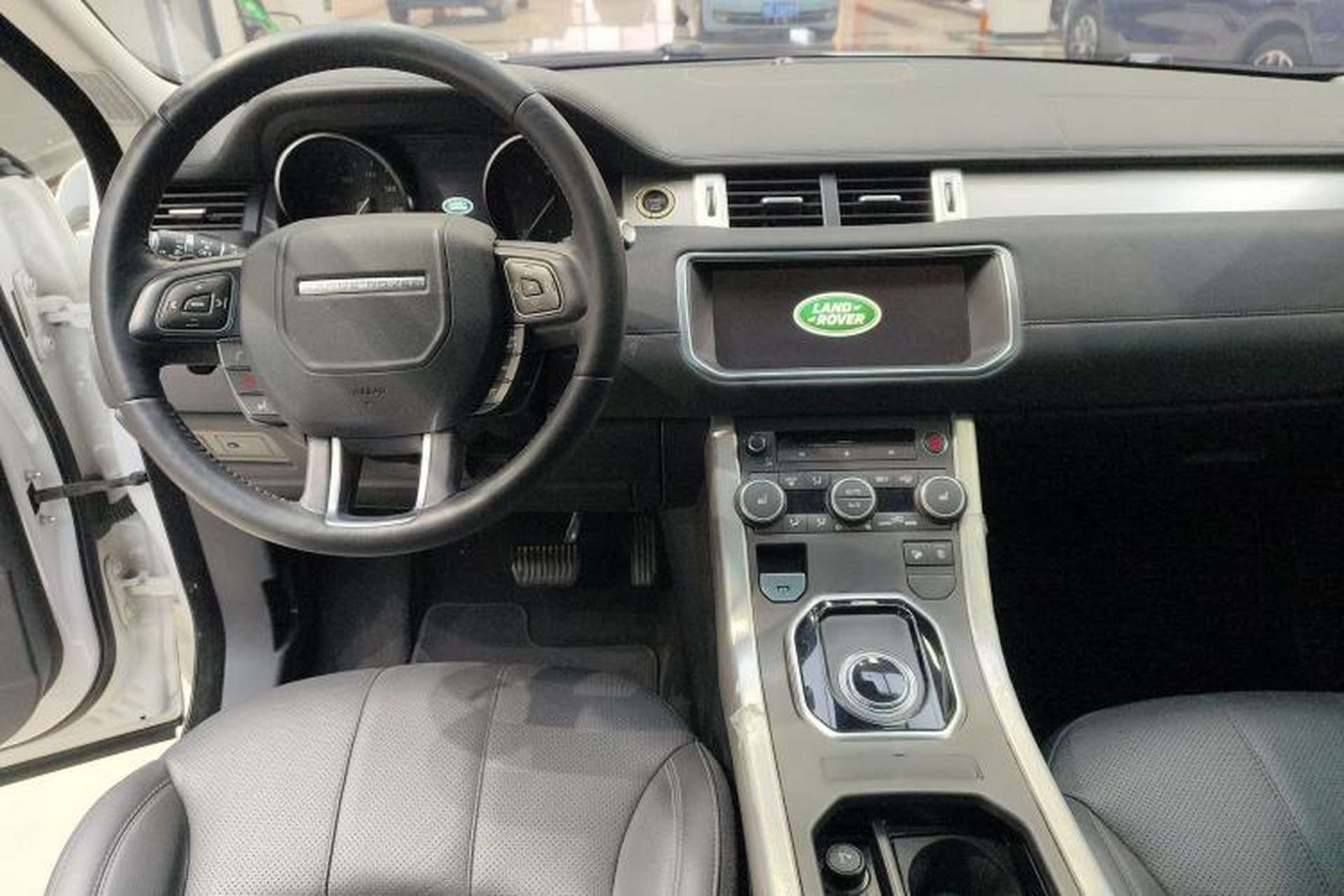 Used Land Rover Range Evoque 2018 240 PS SE DYNAMIC Smart Edition Center Console