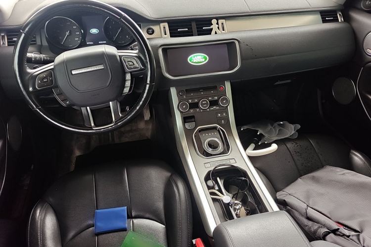 Used Land Rover Range Evoque 2018 240 PS SE Smart Brilliance Edition Center Console