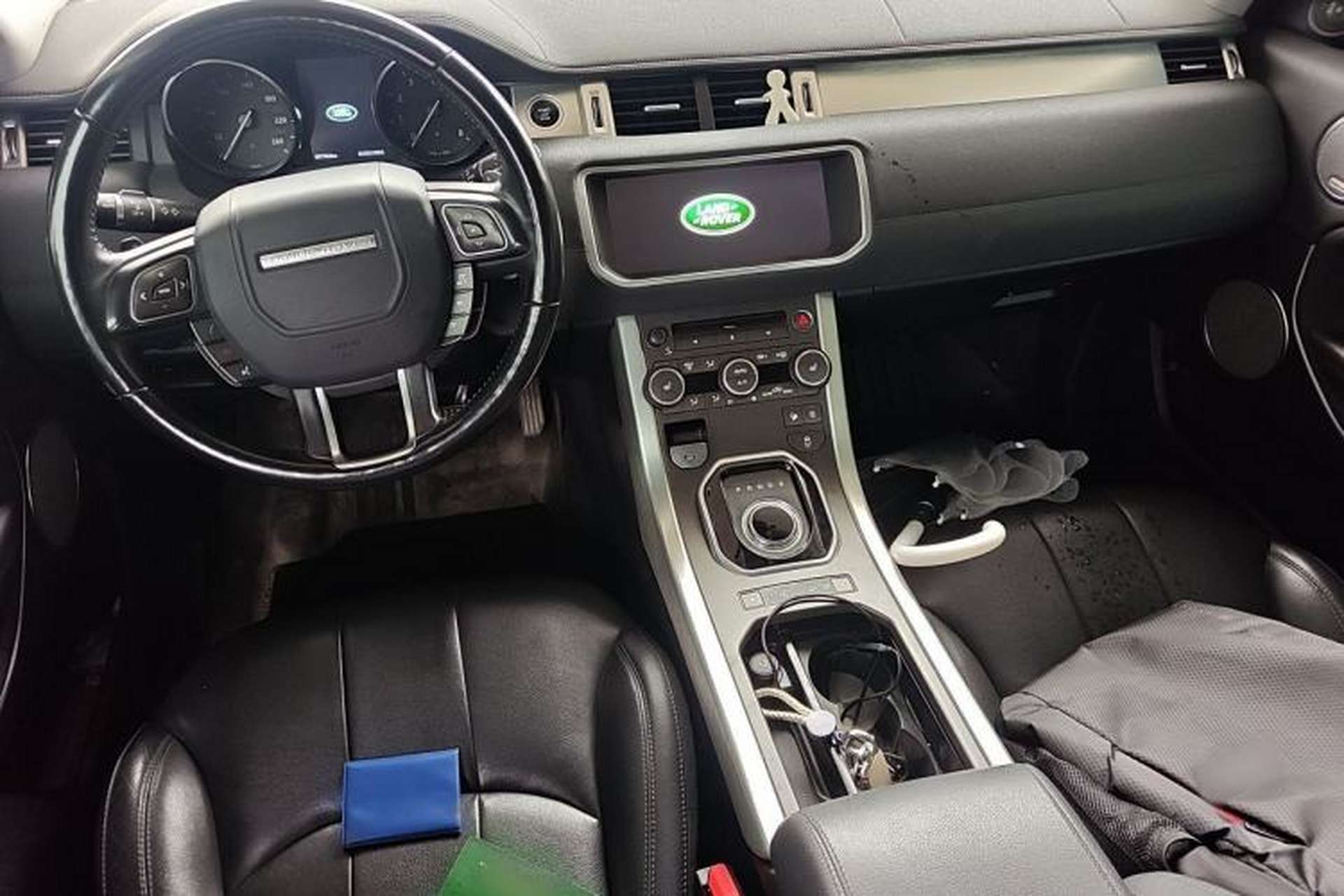 Used Land Rover Range Evoque 2018 240 PS SE Smart Brilliance Edition Center Console