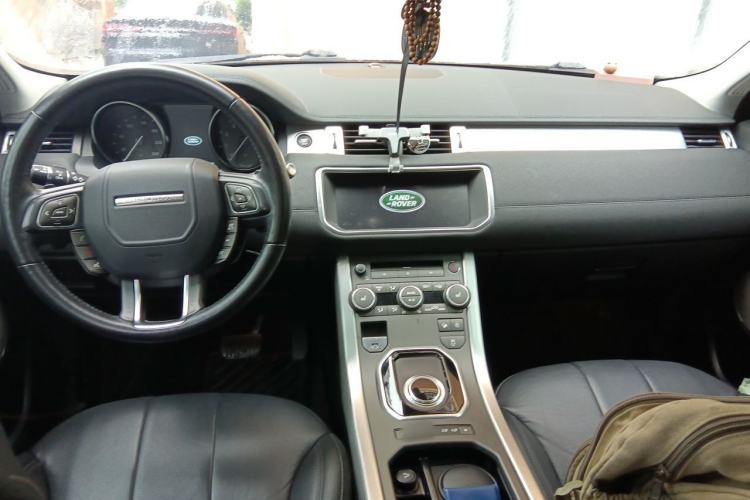 Used Land Rover Range Evoque 2018 240 PS SE Smart Brilliance Edition Center Console