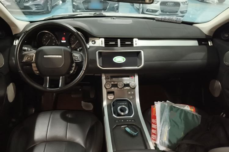 Used Land Rover Range Evoque 2018 240 PS SE Smart Brilliance Edition Center Console