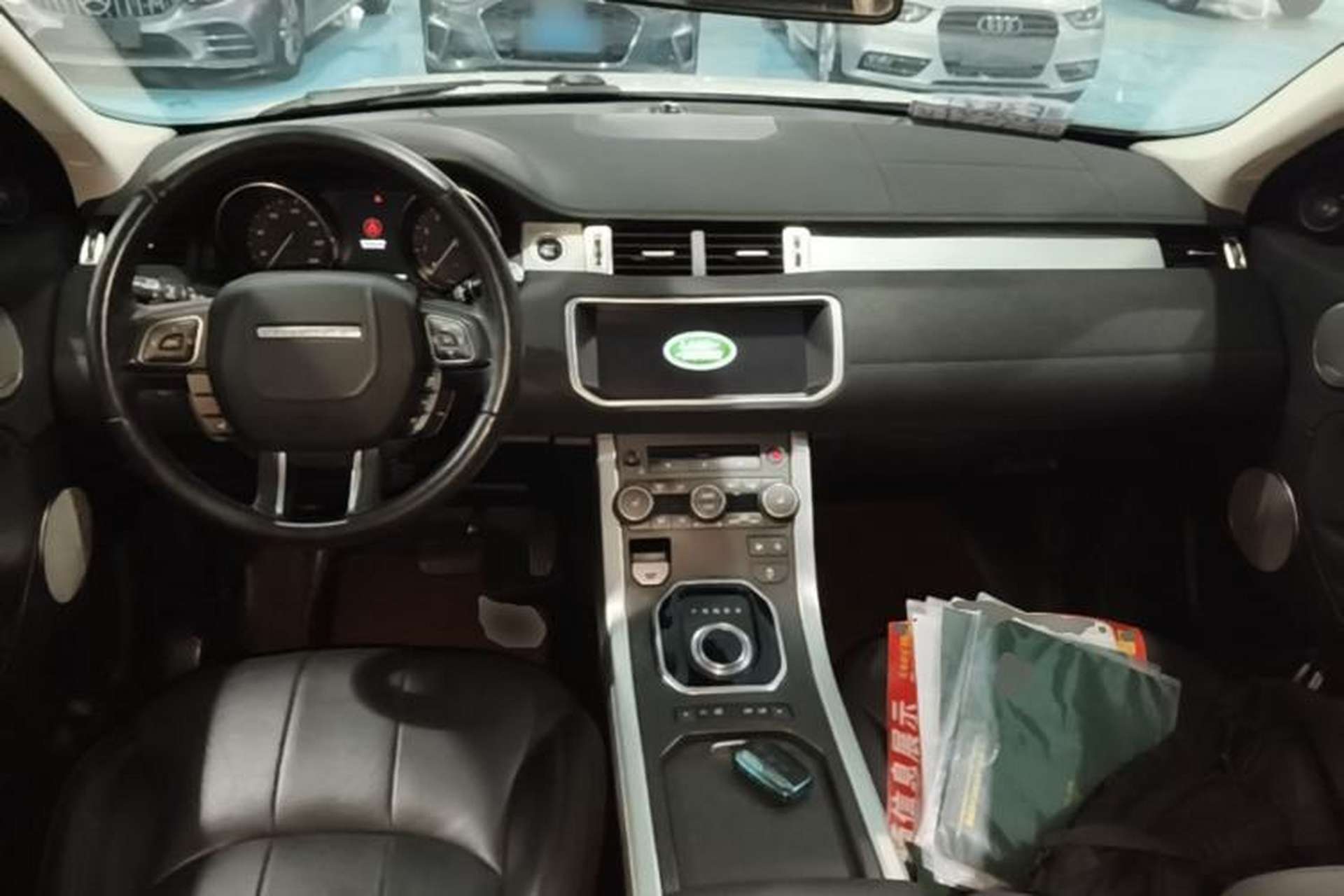 Used Land Rover Range Evoque 2018 240 PS SE Smart Brilliance Edition Center Console