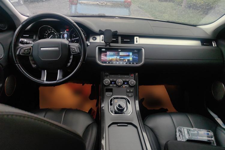 Used Land Rover Range Evoque 2018 240 PS SE Smart Brilliance Edition Center Console