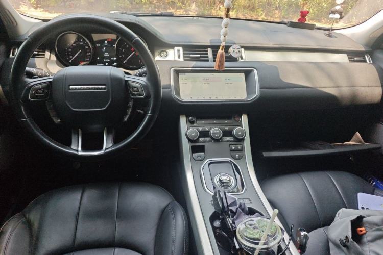 Used Land Rover Range Evoque 2018 240 PS SE Smart Brilliance Edition Center Console
