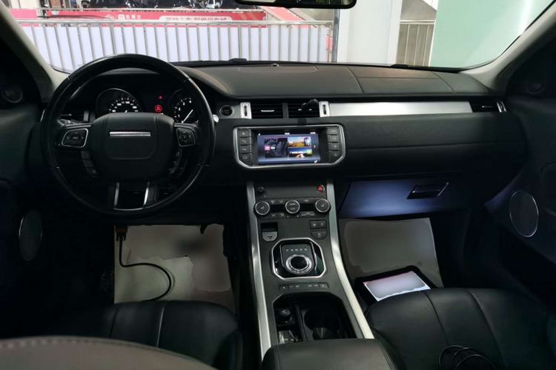 Used Land Rover Range Evoque 2018 240PS PURE Style Edition Center Console