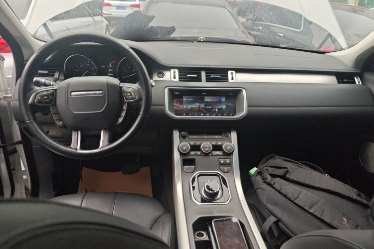 Used Land Rover Range Evoque 2018 240 PS SE Smart Brilliance Edition Center Console