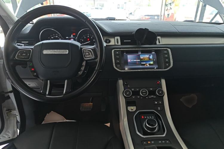Used Land Rover Range Evoque 2018 240PS PURE Style Edition Center Console