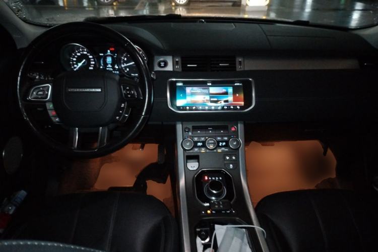 Used Land Rover Range Evoque 2018 240 PS SE DYNAMIC Smart Edition Center Console