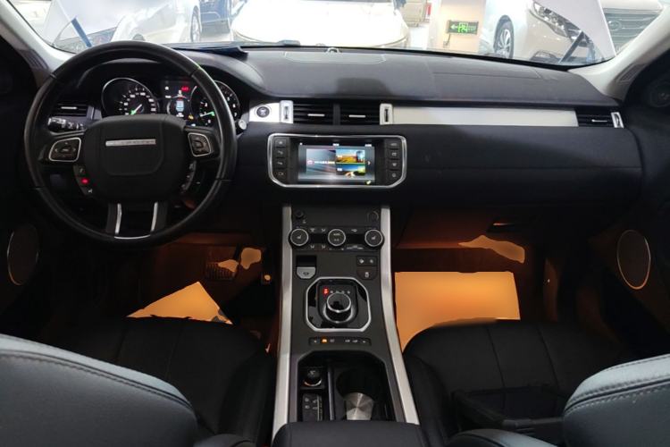 Used Land Rover Range Evoque 2018 240PS PURE Style Edition Center Console