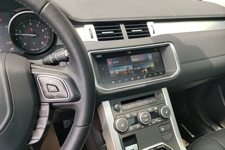 Used Land Rover Range Evoque 2018 240 PS SE Smart Brilliance Edition Center Console
