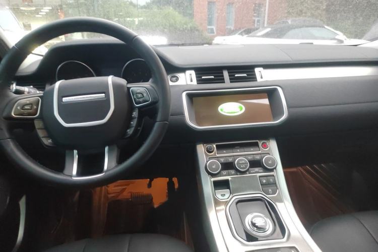 Used Land Rover Range Evoque 2018 240 PS SE Smart Brilliance Edition Center Console