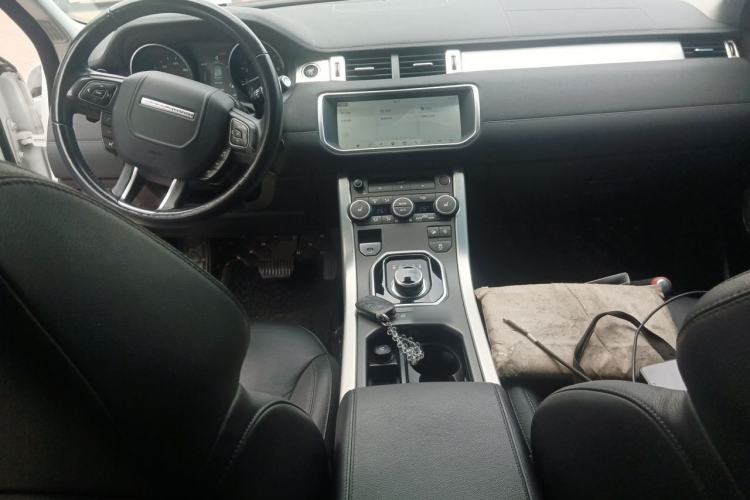Used Land Rover Range Evoque 2018 240 PS SE Smart Brilliance Edition Center Console