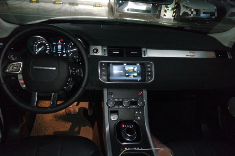 Used Land Rover Range Evoque 2018 240PS PURE Style Edition Center Console
