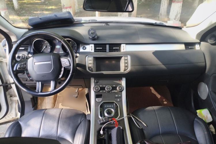 Used Land Rover Range Evoque 2018 200PS PURE New Fashion Edition Center Console