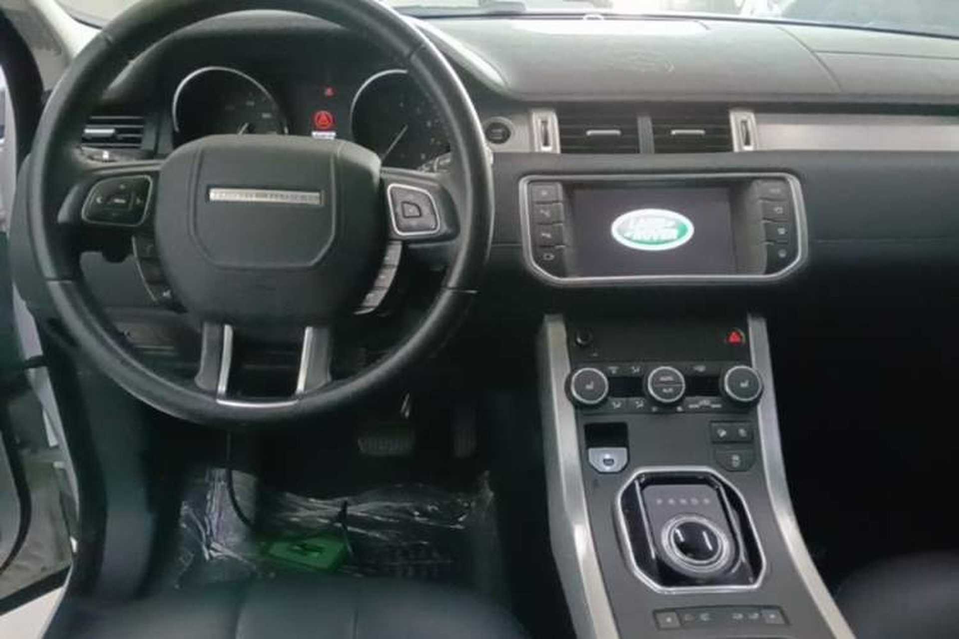 Used Land Rover Range Evoque 2018 240PS PURE Style Edition Center Console