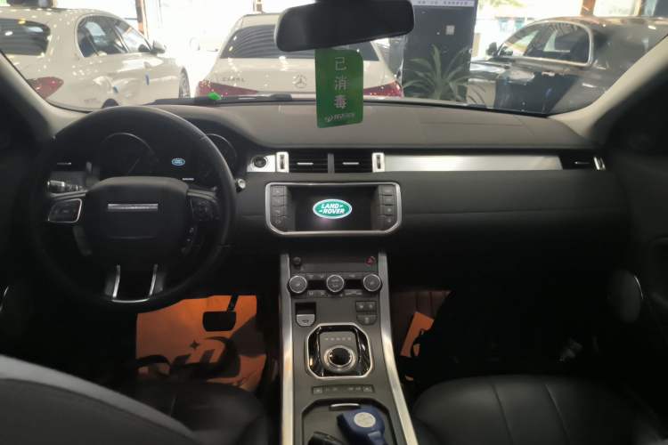 Used Land Rover Range Evoque 2018 240PS PURE Style Edition Center Console