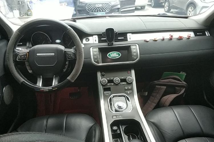Used Land Rover Range Evoque 2018 240PS PURE Style Edition Center Console
