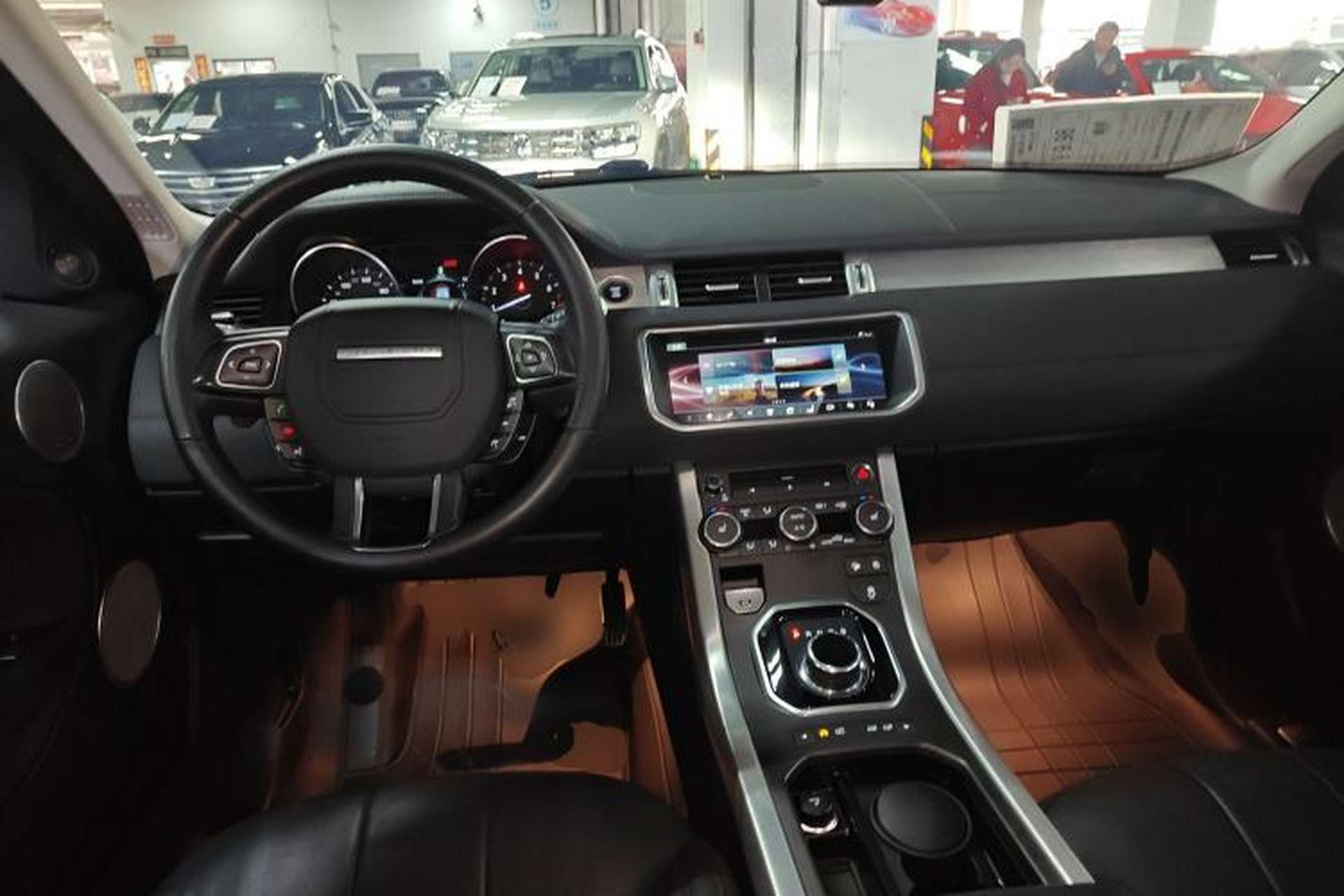 Used Land Rover Range Evoque 2018 240 PS SE Smart Brilliance Edition Center Console