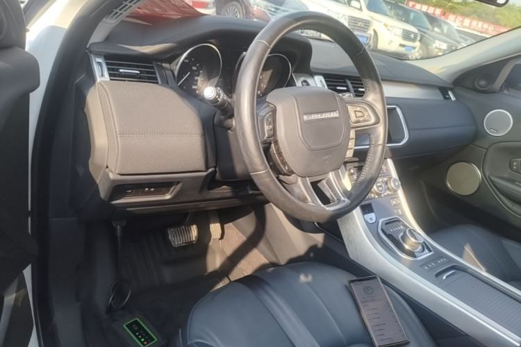 Used Land Rover Range Evoque 2018 240 PS SE Smart Brilliance Edition Center Console