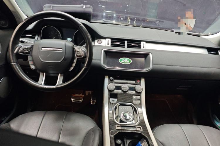 Used Land Rover Range Evoque 2018 240 PS SE Smart Brilliance Edition Center Console