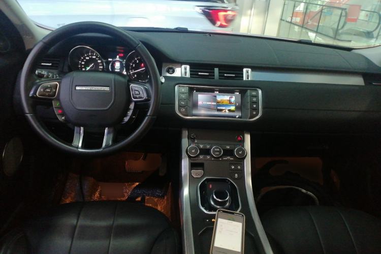 Used Land Rover Range Evoque 2018 240PS PURE Style Edition Center Console