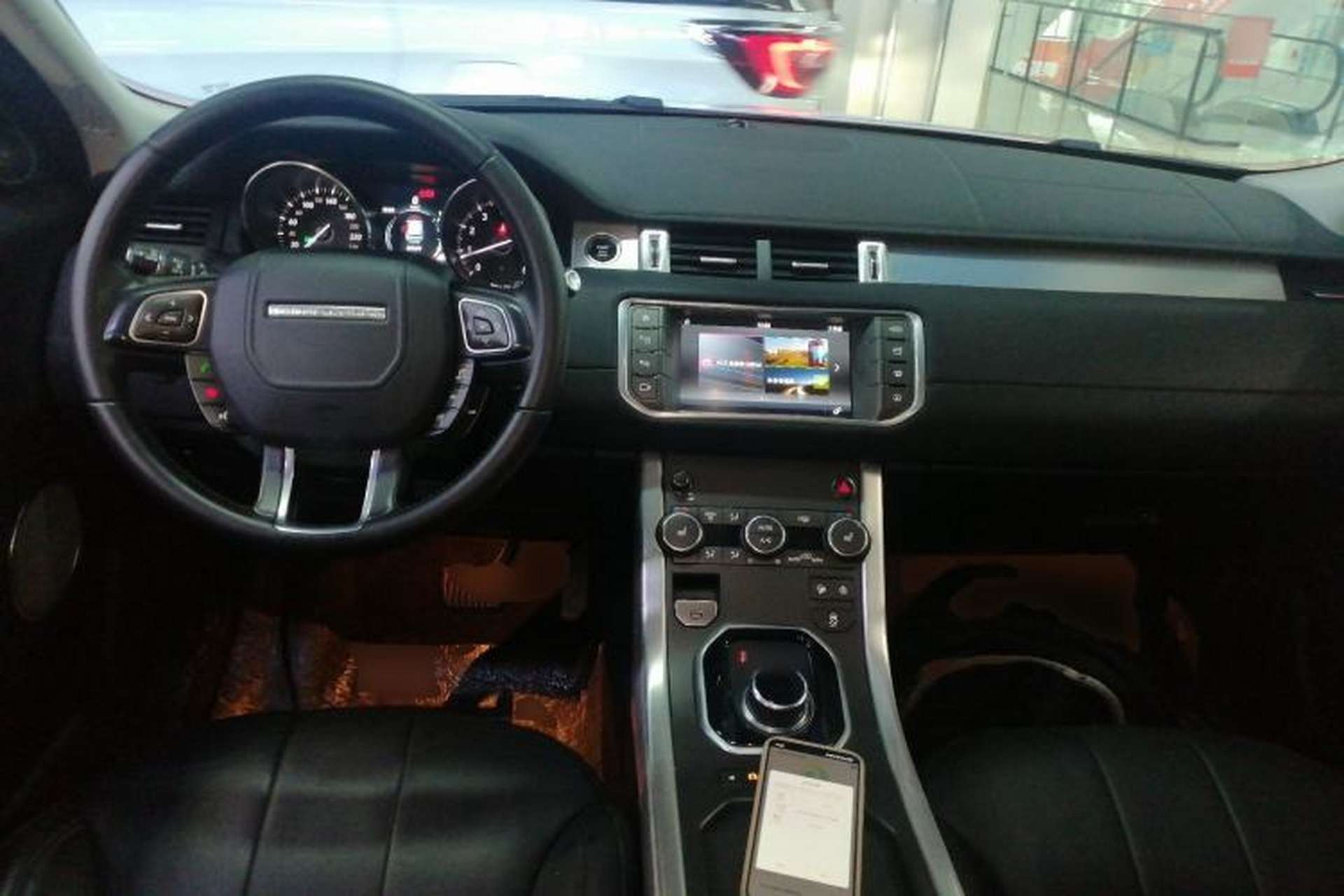 Used Land Rover Range Evoque 2018 240PS PURE Style Edition Center Console