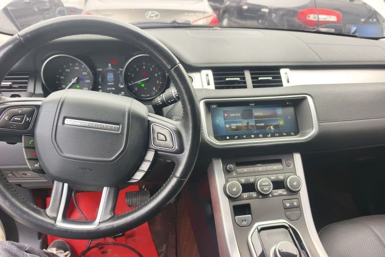 Used Land Rover Range Evoque 2018 240 PS SE DYNAMIC Smart Edition Center Console