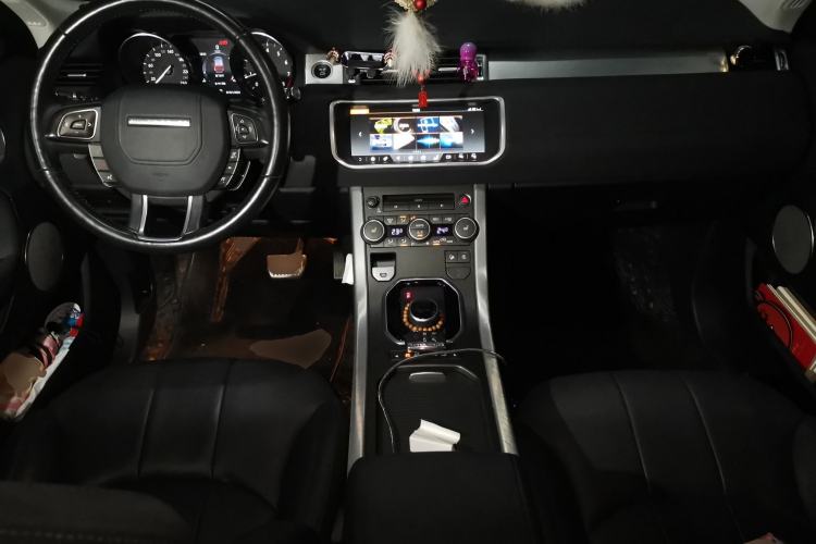 Used Land Rover Range Evoque 2018 240 PS SE Smart Brilliance Edition Center Console