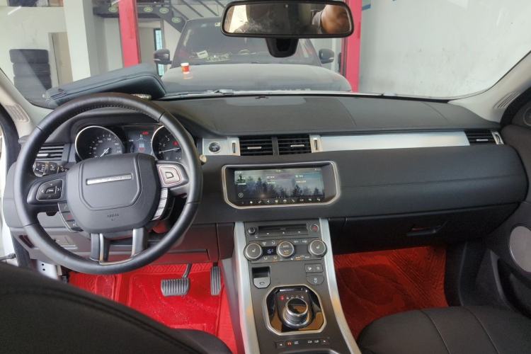 Used Land Rover Range Evoque 2018 240 PS SE Smart Brilliance Edition Center Console