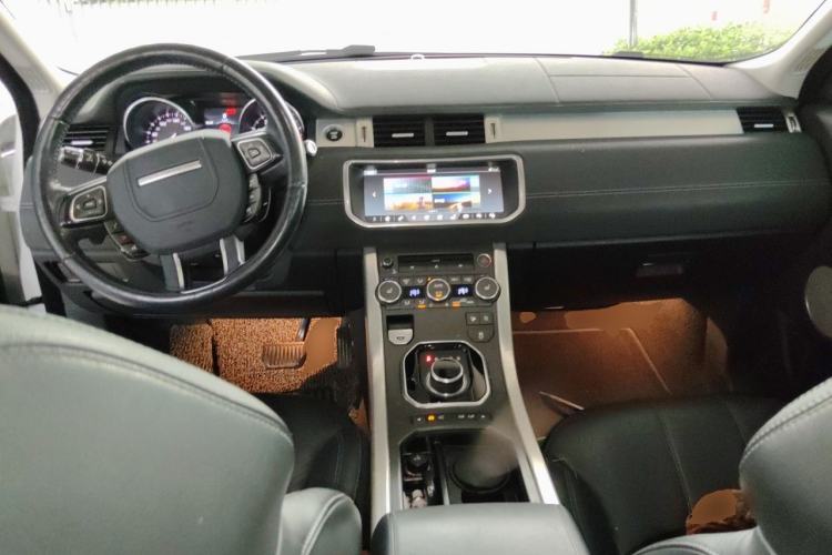 Used Land Rover Range Evoque 2018 240 PS SE DYNAMIC Smart Edition Center Console
