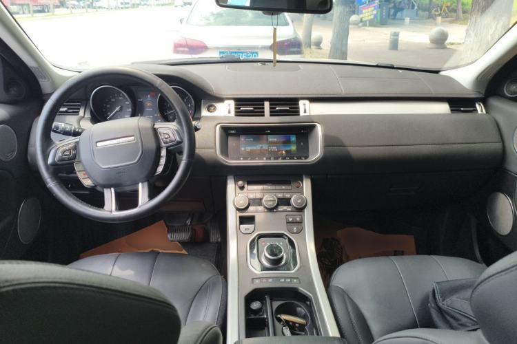 Used Land Rover Range Evoque 2018 240 PS SE Smart Brilliance Edition Center Console