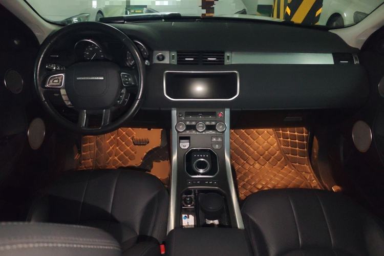 Used Land Rover Range Evoque 2018 240 PS SE Smart Brilliance Edition Center Console
