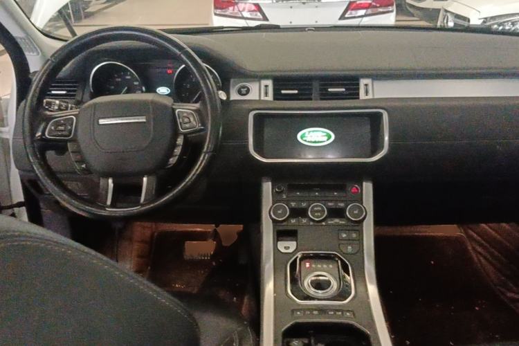 Used Land Rover Range Evoque 2018 240 PS SE DYNAMIC Smart Edition Center Console