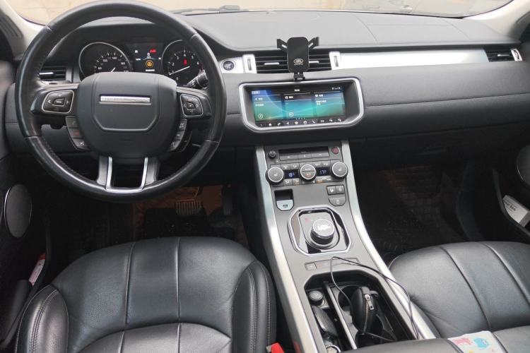 Used Land Rover Range Evoque 2018 240 PS SE Smart Brilliance Edition Center Console