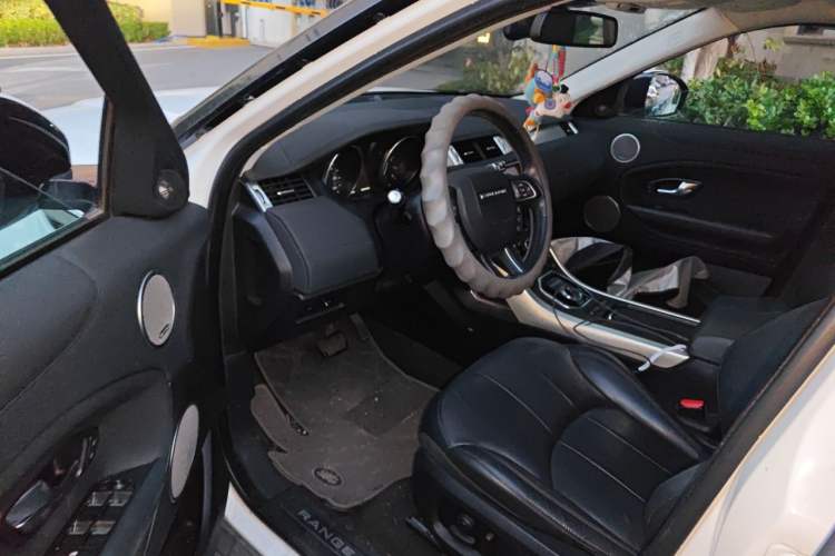 Used Land Rover Range Evoque 2018 240 PS SE Smart Brilliance Edition Driver Seat