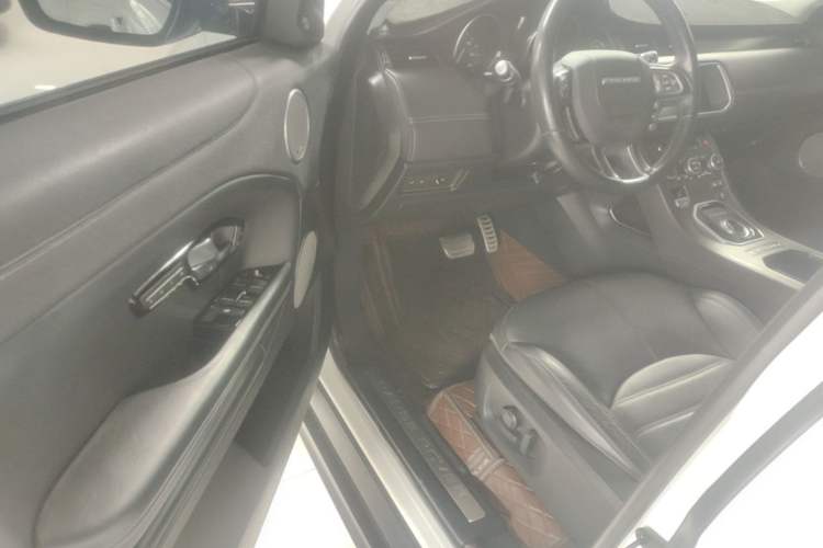 Used Land Rover Range Evoque 2018 240 PS HSE DYNAMIC All-Wheel Drive Edition Driver Seat