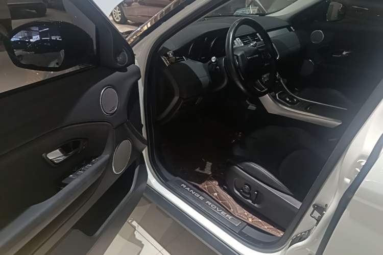 Used Land Rover Range Evoque 2018 240 PS SE Smart Brilliance Edition Driver Seat