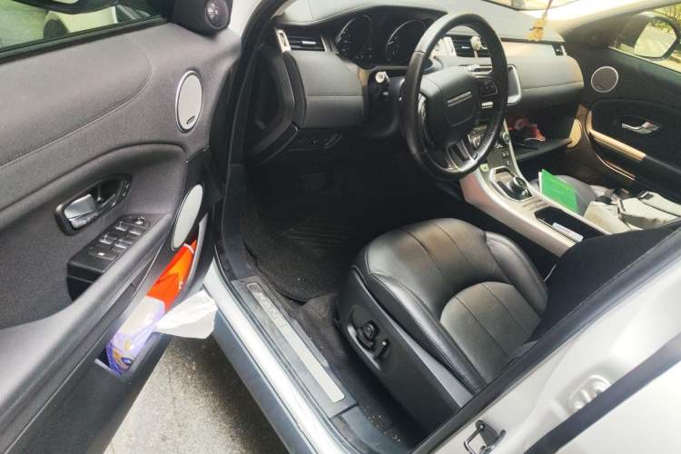 Used Land Rover Range Evoque 2018 240 PS SE Smart Brilliance Edition Driver Seat