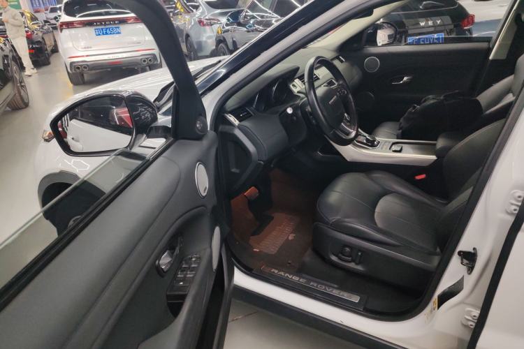 Used Land Rover Range Evoque 2018 240 PS SE Smart Brilliance Edition Driver Seat
