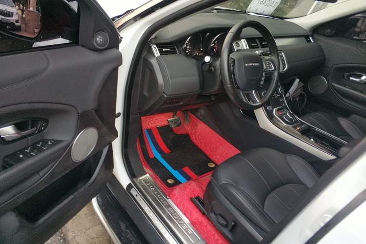 Used Land Rover Range Evoque 2018 240PS PURE Style Edition Driver Seat
