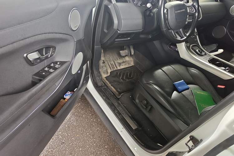 Used Land Rover Range Evoque 2018 240 PS SE Smart Brilliance Edition Driver Seat