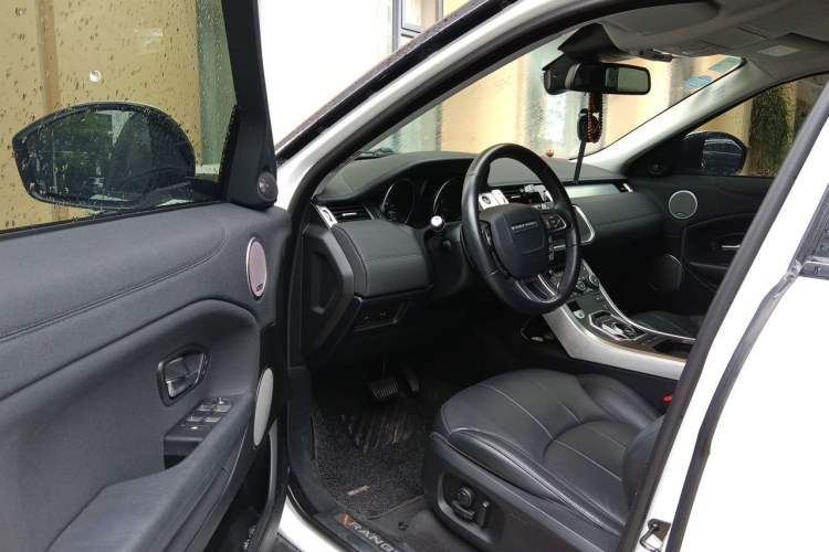 Used Land Rover Range Evoque 2018 240 PS SE Smart Brilliance Edition Driver Seat