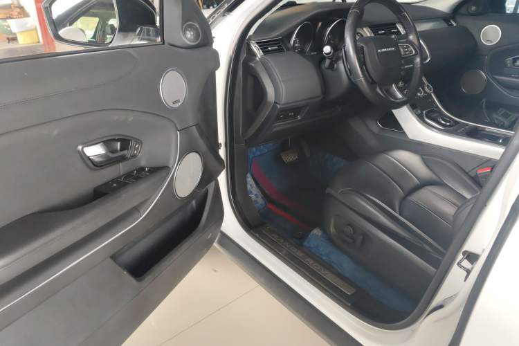 Used Land Rover Range Evoque 2018 240 PS SE Smart Brilliance Edition Driver Seat