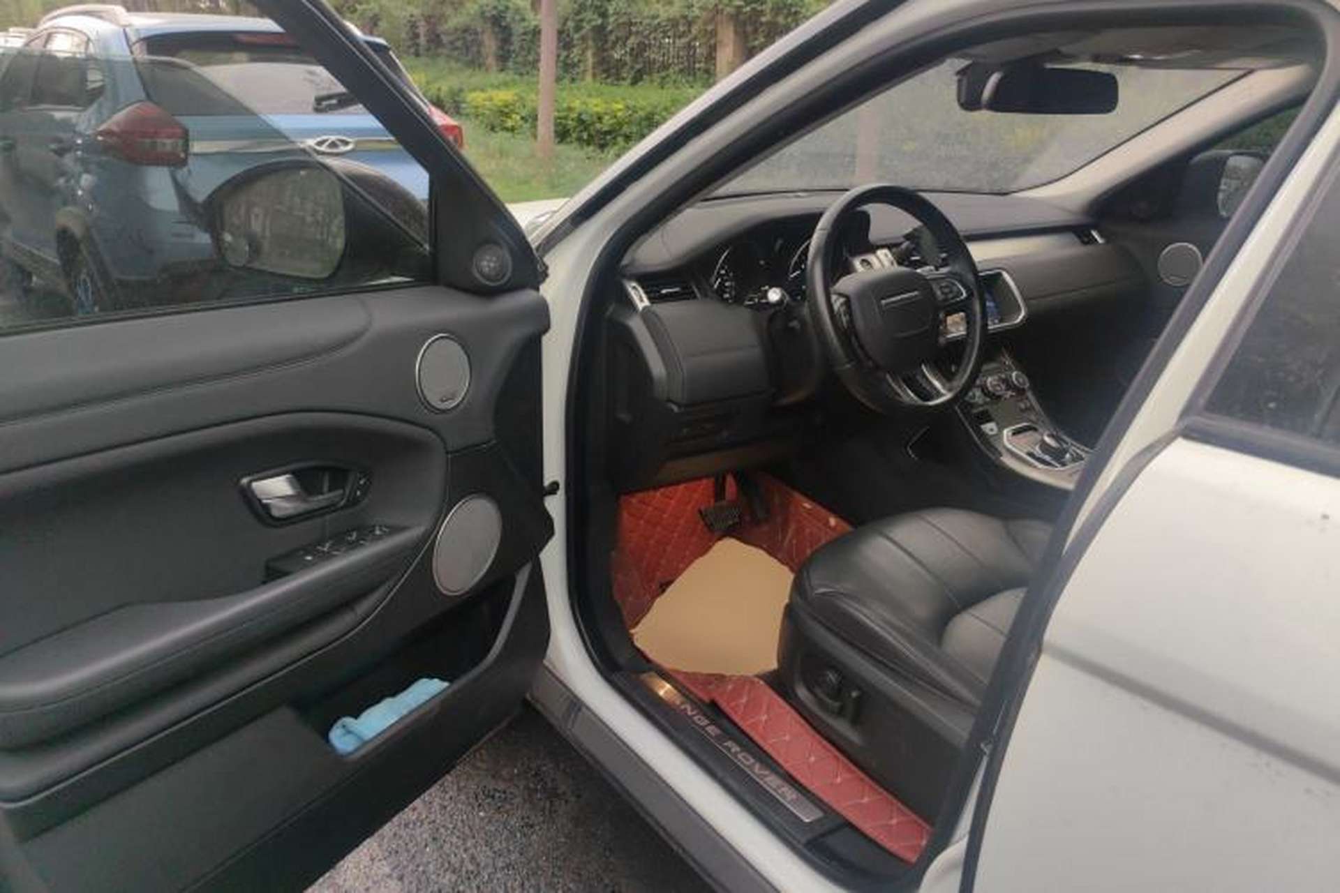 Used Land Rover Range Evoque 2018 240 PS SE Smart Brilliance Edition Driver Seat