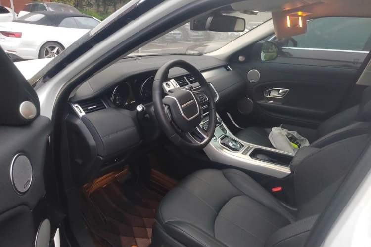 Used Land Rover Range Evoque 2018 240 PS SE Smart Brilliance Edition Driver Seat