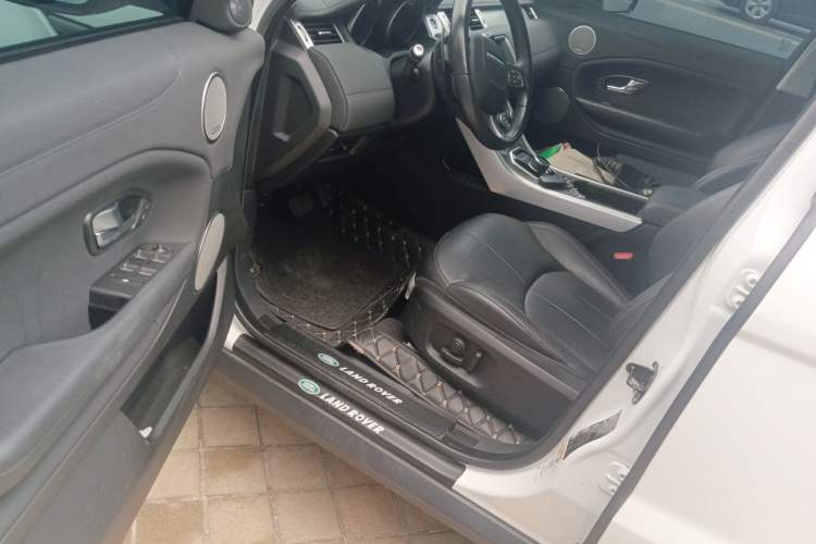 Used Land Rover Range Evoque 2018 240 PS SE Smart Brilliance Edition Driver Seat
